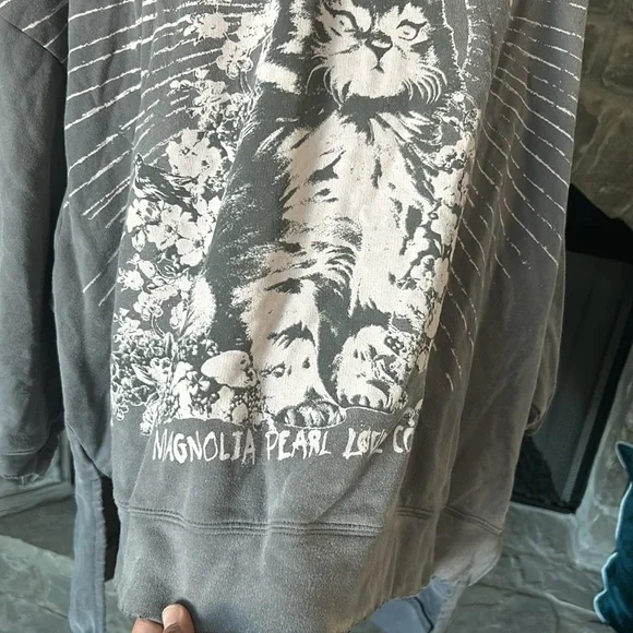 Magnolia Pearl Spread Love Hi Lo Francis Pullover sweatshirt - Picture 5 of 7